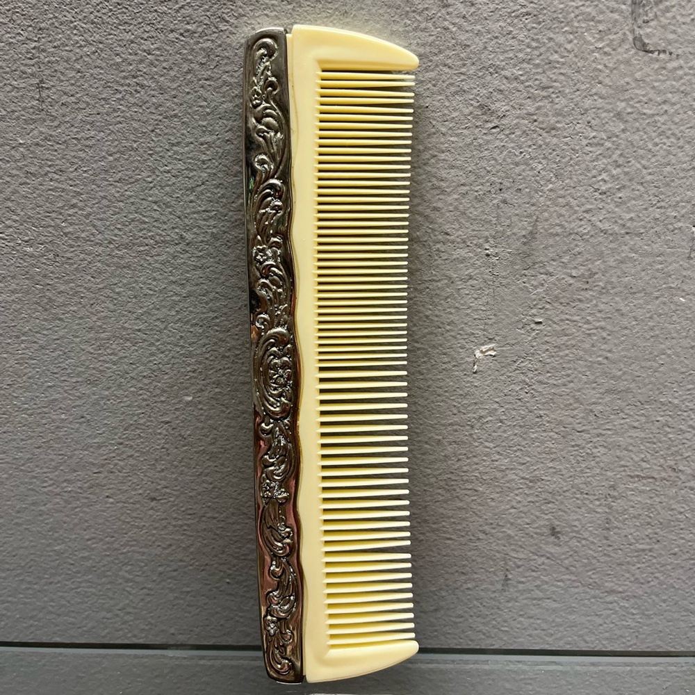 Elegant Yellow and Silver Comb